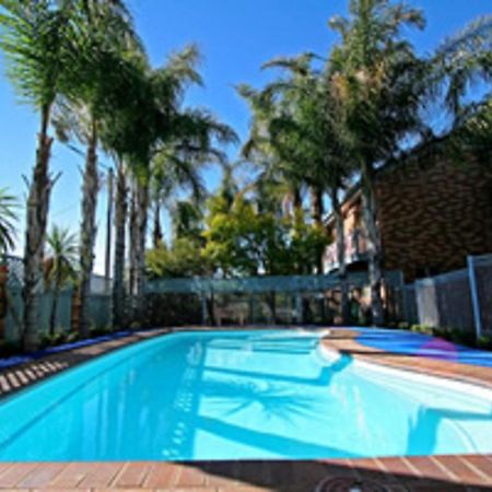 Cattlemans Country Motor Inn & Serviced Apartments Даббо Экстерьер фото
