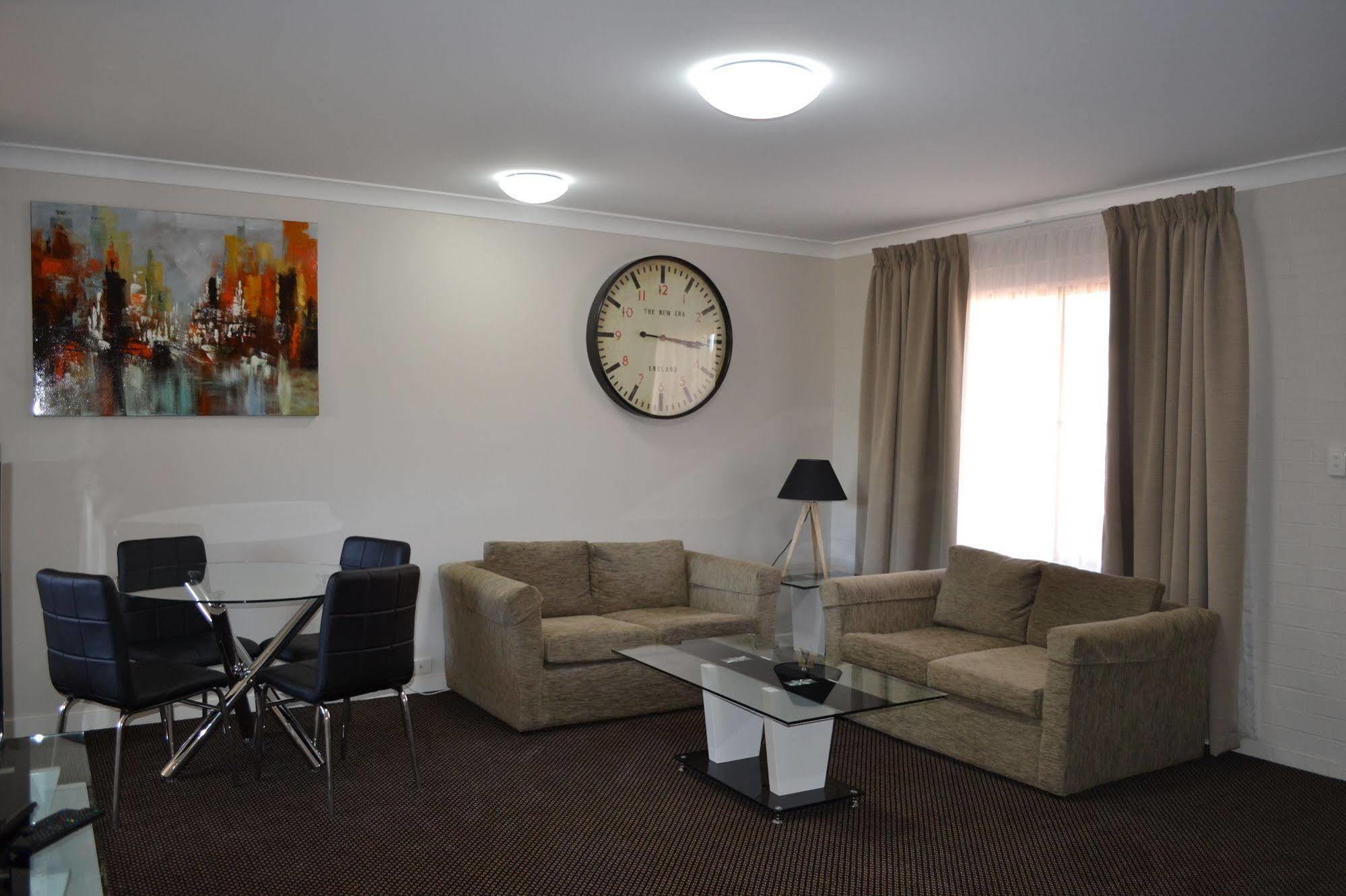 Cattlemans Country Motor Inn & Serviced Apartments Даббо Экстерьер фото