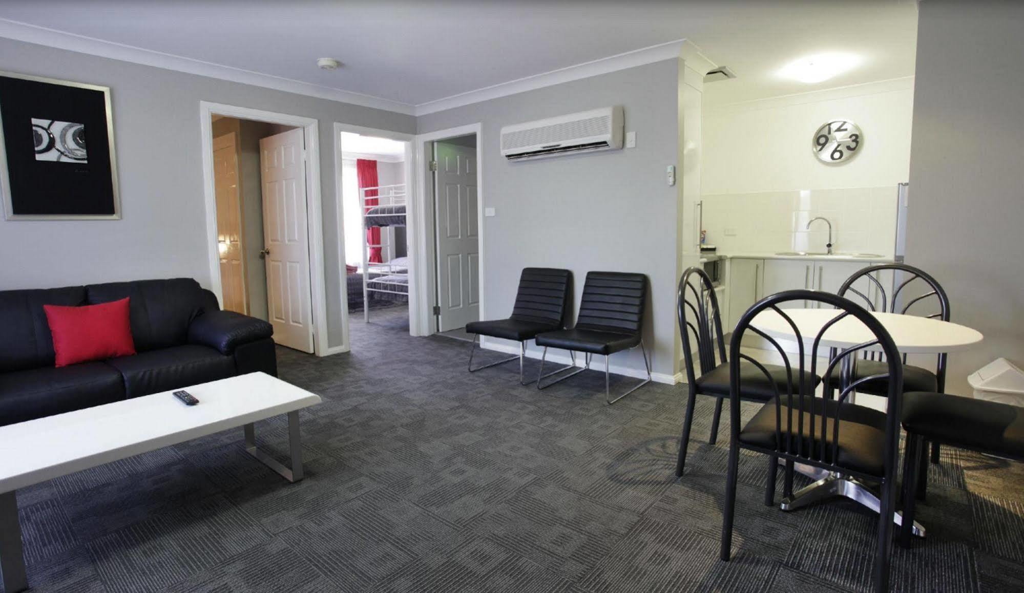 Cattlemans Country Motor Inn & Serviced Apartments Даббо Экстерьер фото
